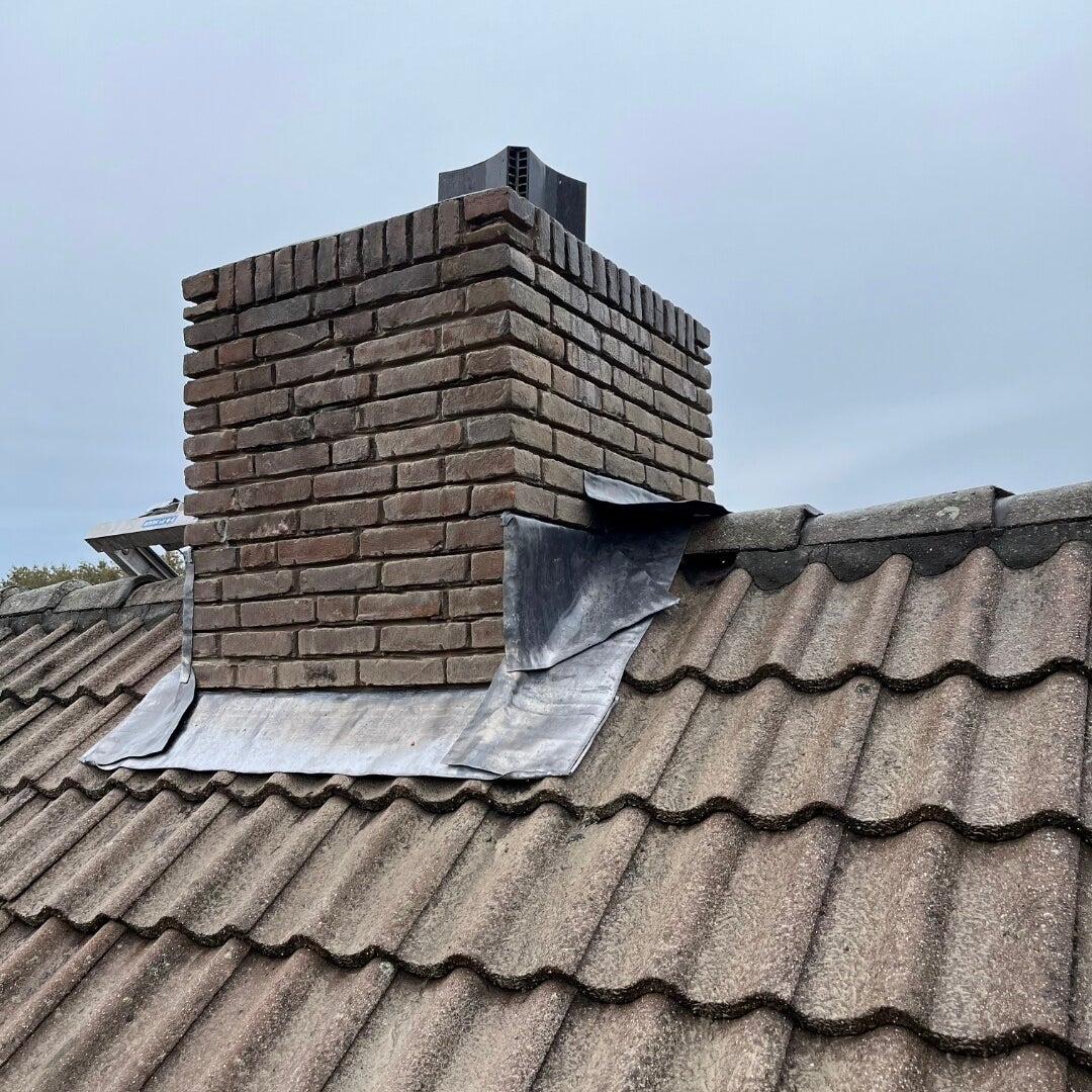 Schoorsteen met loodwerk